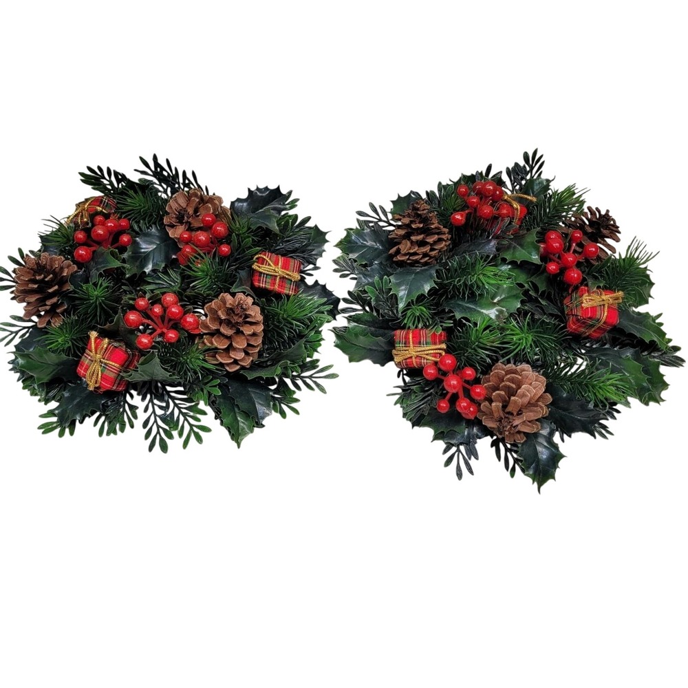 2 Christmas Greenery Wreath Rings Green Red Pinecone Berries Plaid Presents‎ Vtg